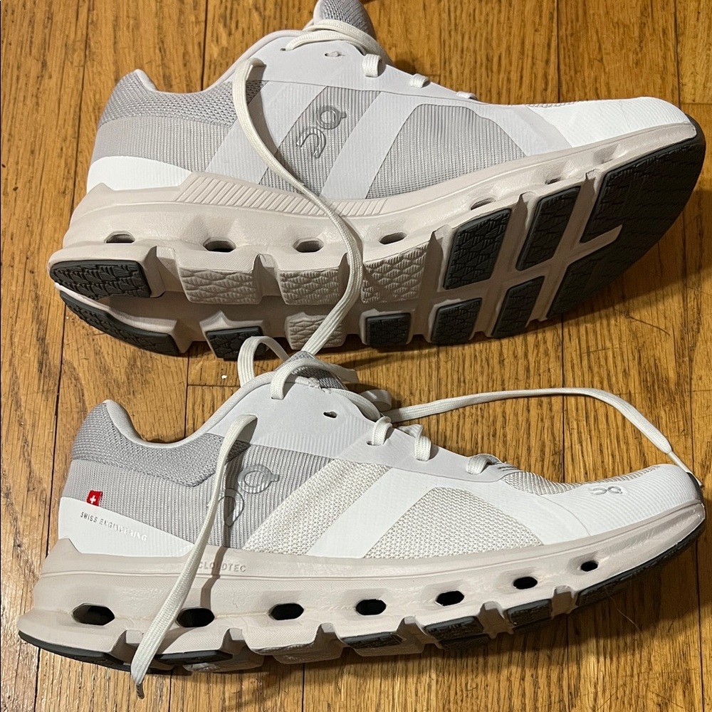 On Cloudrunner Woman’s White/Light Gray Running Shoes - Picture 5 of 7